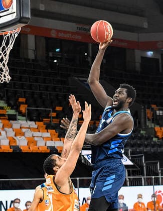 GER, BBL, Play offs, ratiopharm ulm vs Alba Berlin 03 06 2021, ratiopharm arena, Neu Ulm, GER, BBL, Play offs, ratiopharm ulm vs Alba Berlin, in the picture Jean Marc Christ Koumadje Berlin, 21 goes to the basket, John Petrucelli Ulm, 7 without a chance of defense nordphotoxGmbHx xHafner nph00200