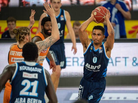 Maodo Lo Alba Berlin, 00 , Troy Caupain Ratiopharm Ulm 23 , Ratiopharm Ulm vs Alba Berlin, Basketball, Playoffs, Game 3, Season 2020 2021, 03 06 2021, Ratiopharm Ulm vs Alba Berlin, Basketball, Playoffs, Game 3, Season 2020 2021, 03 06 2021 New Ulm. Copyright: xEibner-Pressefoto SaschaxWaltherx EP_EER