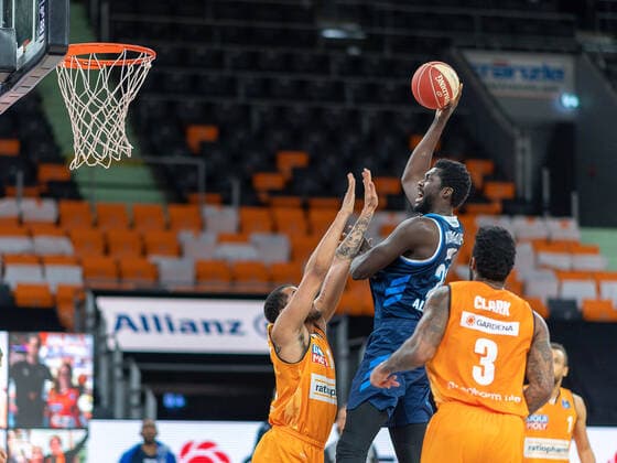 Christ Koumadje Alba Berlin, 21 , Isaiah Wilkins Ratiopharm Ulm 11 , Ratiopharm Ulm vs Alba Berlin, Basketball, Playoffs, Game 3, Season 2020 2021, 03 06 2021, Ratiopharm Ulm vs Alba Berlin, Basketball, Playoffs, Game 3, Season 2020 2021, 03 06 2021 New Ulm. Copyright: xEibner-Pressefoto SaschaxWaltherx EP_EER