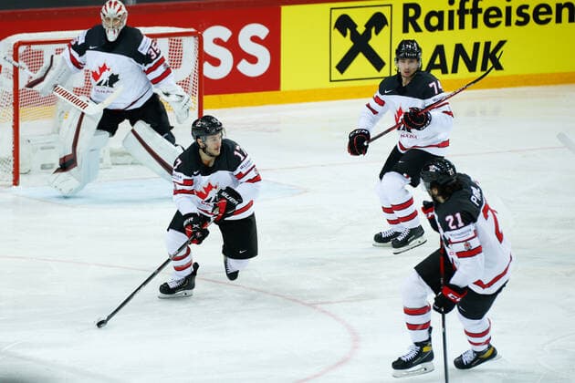 03 06 2021, Riga, Olympic Sports Centre, Quarterfinal Russia Canada 2021 IIHF Ice Hockey World Championship , 17 Justin Danforth Canada looking for the right pass Riga Riga Latvia  Copyright: xJustPictures.ch JarixPestelaccix