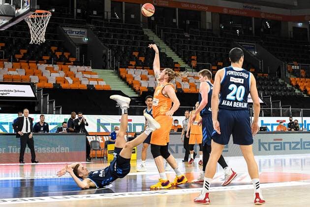 GER, BBL, Play offs, ratiopharm ulm vs Alba Berlin 03 06 2021, ratiopharm arena, Neu Ulm, GER, BBL, Play offs, ratiopharm ulm vs Alba Berlin, in picture Dylan Osetkowski Ulm, 21 with an offensive foul against Tim Schneider Berlin, 10 , Simone Fontecchio Berlin, 20 nordphotoxGmbHx xHafner nph00200