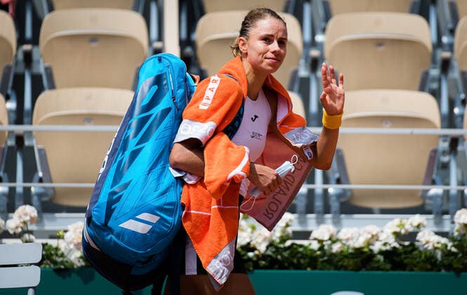 June 3, 2021, PARIS, FRANCE: Magda Linette of Poland in action during her second-round match at the 2021 Roland Garros Grand Slam Tournament against Ashleigh Barty of Australia PARIS FRANCE - ZUMAa181 20210603_zaa_a181_073 Copyright: xRobxPrangex