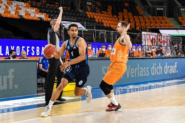 GER, BBL, Play offs, ratiopharm ulm vs Alba Berlin 03 06 2021, ratiopharm arena, Neu Ulm, GER, BBL, Play offs, ratiopharm ulm vs Alba Berlin, pictured Maodo Lo Berlin, 0 , John Petrucelli Ulm, 7 nordphotoxGmbHx xHafner nph00200