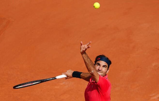 (210604) -- PARIS, June 4, 2021 -- Roger Federer of Switzerland serves the ball during the men s singles second round match against Marin Cilic of Croatia at the French Open tennis tournament at Roland Garros in Paris, France, June 3, 2021. ) (SP)FRANCE-PARIS-TENNIS-ROLAND GARROS-FRENCH OPEN-MEN S SINGLES-DAY 5 GaoxJing 