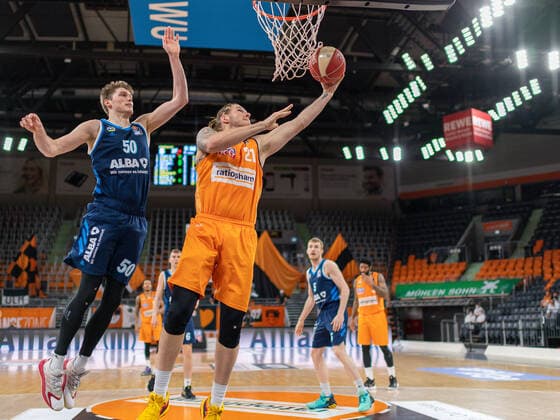 Ben Lammers Alba Berlin, 50 , Dylan Osetkowski Ratiopharm Ulm 21 , Ratiopharm Ulm vs Alba Berlin, basketball, playoffs, game 3, season 2020 2021, 03 06 2021, Ratiopharm Ulm vs Alba Berlin, basketball, playoffs, game 3, season 2020 2021, 03 06 2021 New Ulm. Copyright: xEibner-Pressefoto SaschaxWaltherx EP_EER