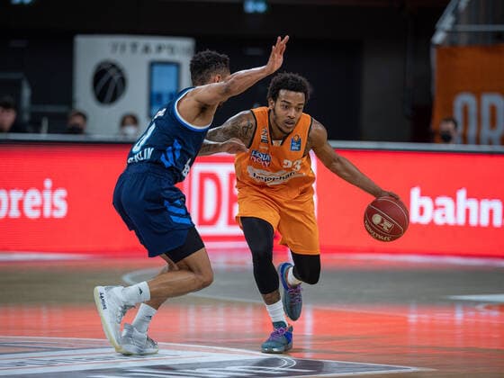 Maodo Lo Alba Berlin, 00 , Troy Caupain Ratiopharm Ulm 23 , Ratiopharm Ulm vs Alba Berlin, Basketball, Playoffs, Game 3, Season 2020 2021, 03 06 2021, Ratiopharm Ulm vs Alba Berlin, Basketball, Playoffs, Game 3, Season 2020 2021, 03 06 2021 New Ulm. Copyright: xEibner-Pressefoto SaschaxWaltherx EP_EER