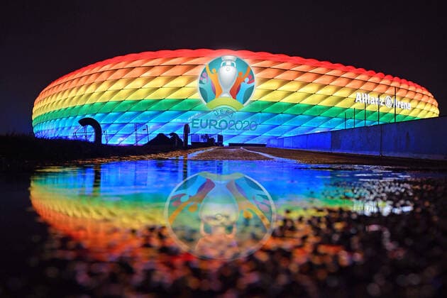 UEFA EURO 2020 in Munich with spectators archive photo FOTOMONTAGE Will Munich remain European Championship host The European Football Union has increased the pressure on the German European Championship location Munich and set a deadline for a spectator guarantee On today 23 04 the Uefa wants to decide, The Allianz Arena shines in the colors of the rainbow as a sign for tolerance and against discrimination Overview,Outside photo Football 1 Bundesliga Saison 2020 2021,19 Spieltag,Spieltag19, FC Bayern Muenchen TSG 1899 Hoffenheim 4 1 am 30 01 2021 ALLIANZ ARENA ÃÂ