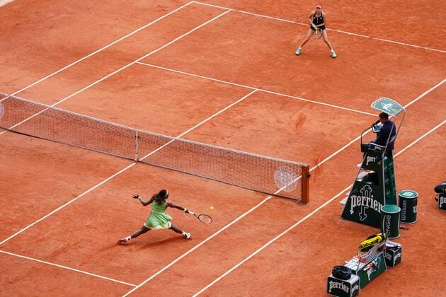 Mandatory Credit: Photo by Javier Garcia BPI Shutterstock (12014081ix) Serena Williams hits a winner against Danielle Collins during their third round match French Open Tennis, Day Six, Roland Garros, Paris, France - 04 Jun 2021 French Open Tennis, Day Six, Roland Garros, Paris, France - 04 Jun 2021  Copyright: xJavierxGarcia BPI Shutterstockx 12014081ix