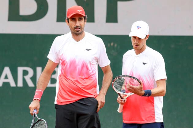 TENNIS - French Open 2021 PARIS,FRANCE,04.June.21 - TENNIS - ATP, Tennis Herren World Tour, French Open, Roland Garros, Grand Slam. Image shows Philipp Oswald (AUT) and Marcus Daniil (NZL).  GEPAxpictures xPatrickxSteiner