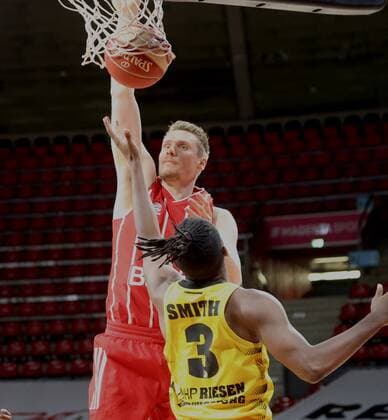 Bayerns 43 Leon RADOSEVIC vs Ludwigsburgs 3 SMITH basketball, Bayern Ludwigsburg, BBL playoff, semifinal, 4 game, 2020 2021 season, on 4 6 2021 in Munich, A U D I D O M E, Germany source copyright credit Oryk HAIST x1DX31648.JPGx