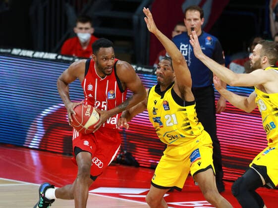 25 JaJuan Johnson FCBB red, vs 21 Darden Termmell, 18 Jonas Wohlfart Bottermann Ludwigsburg basketball, 1 Bundesliga, BBL, playoff, game 4, FC Bayern Munich MHP Riesen Ludwigsburg at Audi Dome on 04 06 2021 PHOTO Mladen Lackovic LakoPress