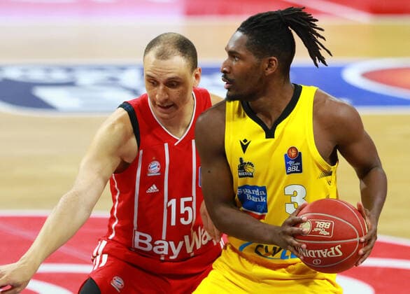 15 Robin Amaize FCBB red, vs 3 Jaalen Smith Ludwigsburg Basketball, 1 Bundesliga, BBL, Playoff, Game 4, FC Bayern Munich MHP Riesen Ludwigsburg at Audi Dome on 04 06 2021 PHOTO Mladen Lackovic LakoPress