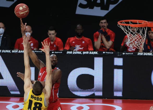 04 06 2021, BBL Play off, FCB Basketball vs Ludwigsburg, Audi Dome Muenchen , in picture JaJuan Johnson FCB Basketball vs Jonas Wohlfahrt Bottermann Ludwigsburg Riesen