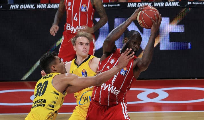 04 06 2021, BBL Play off, FCB Basketball vs Ludwigsburg, Audi Dome Muenchen , in picture Oscar da Silva Ludwigsburg Riesen , Lukas Herzog Ludwigsburg Riesen vs James Gist FCB Basketball