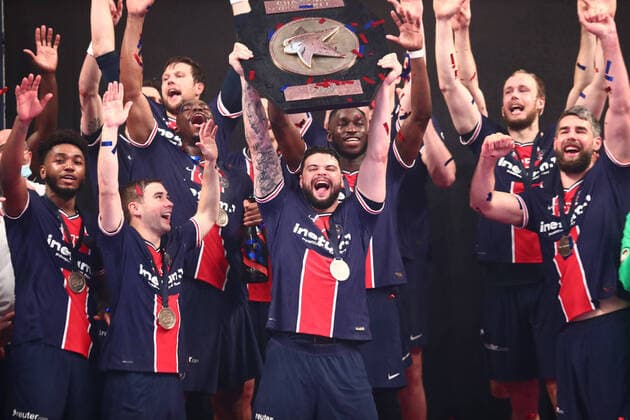 Elohim Prandi (Paris Saint-Germain) fete le titre de champion de France HANDBALL : Paris Saint-Germain HB vs USAM Nimes Gard - Lidl Starligue - 30eme journee - 04 06 2021 KevinDomas Panoramic 