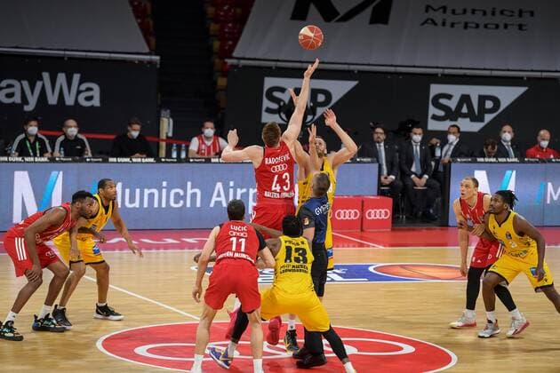 Basketball, BBL, 20210604, FC Bayern München MHP RIESEN Ludwigsburg In the picture Leon RADOSEVIC FC Bayern München, 43 unf Jonas WOHLFARTH BOTTERMANN MHP Riesen Ludwigsburg, 18 Tip Off Munich Audi Dome Bayern Germany Copyright: Passion2Press MarkusxFischerx