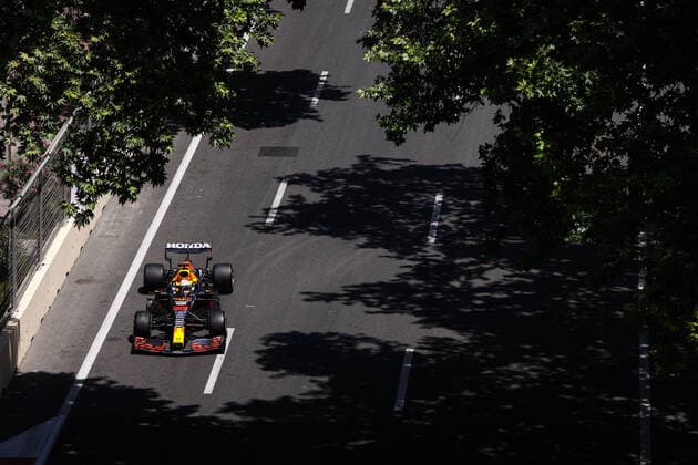 33 VERSTAPPEN Max (nld), Red Bull Racing Honda RB16B, action during the Formula 1 Azerbaijan Grand Prix 2021 from June 04 to 06, 2021 on the Baku City Circuit, in Baku, Azerbaijan - FORMULE 1 : Grand Prix d Azerbaidjan - Bakou - 04 06 2021 DPPI Panoramic  00121011_AV6_6548