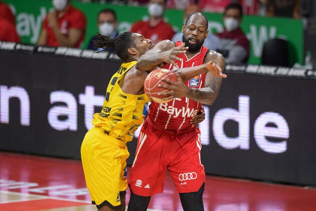Basketball, BBL, 20210604, FC Bayern München MHP RIESEN Ludwigsburg In the picture Jaleen SMITH MHP Riesen Ludwigsburg, 3 foul on James GIST III FC Bayern München, 21 Munich Audi Dome Bayern Germany Copyright: Passion2Press MarkusxFischerx