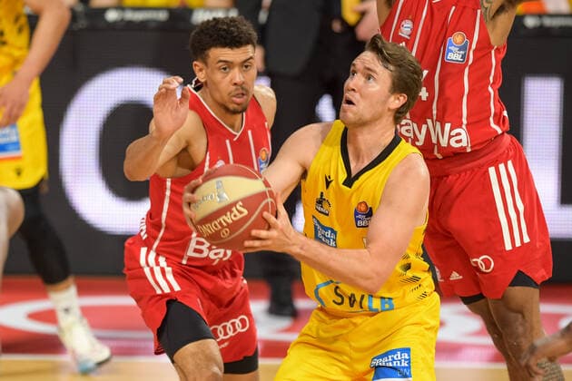 Basketball, BBL, 20210604, FC Bayern München MHP RIESEN Ludwigsburg In the picture Wade BALDWIN FC Bayern München, 2 and Jordan HULLS MHP Riesen Ludwigsburg, 1 basket Munich Audi Dome Bayern Germany Copyright: Passion2Press MarkusxFischerx