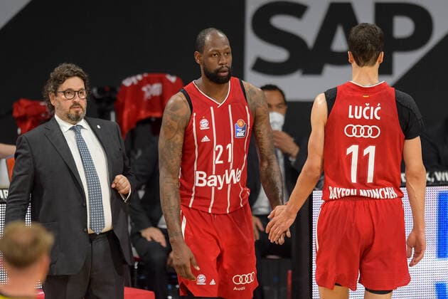 Basketball, BBL, 20210604, FC Bayern München MHP RIESEN Ludwigsburg In the picture James GIST III FC Bayern München, 21 and Vladimir LUCIC FC Bayern München, 11 clap off for substitution Munich Audi Dome Bayern Germany Copyright: Passion2Press MarkusxFischerx