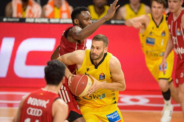 Basketball, BBL, 20210604, FC Bayern München MHP RIESEN Ludwigsburg In the picture JaJuan JOHNSON FC Bayern München, 25 and Jonas WOHLFARTH BOTTERMANN MHP Riesen Ludwigsburg, 18 dribbling ball Munich Audi Dome Bayern Germany Copyright: Passion2Press MarkusxFischerx