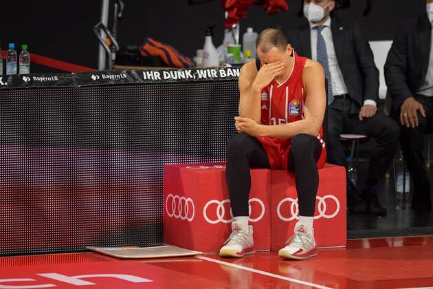 Basketball, BBL, 20210604, FC Bayern München MHP RIESEN Ludwigsburg In the picture Robin AMAIZE FC Bayern München, 15 before substitution Hand in front of eyes Munich Audi Dome Bayern Germany Copyright: Passion2Press MarkusxFischerx