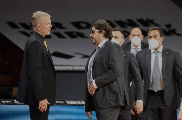 Ludwigsburgs coach John PATRICK l and Bayerns head coach Andrea TRINCHIERI after the end of the game Basketball, Bayern Ludwigsburg, BBL playoff, semifinal, 4 game, 2020 2021 season, on 4 6 2021 in Munich, A U D I D O M E, Germany Source Copyright Credit Oryk HAIST x1DX33169.JPGx