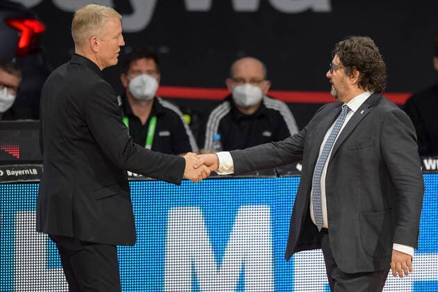 Basketball, BBL, 20210604, FC Bayern München MHP RIESEN Ludwigsburg In the picture Head Coach of MHP Riesen Ludwigsburg John PATRICK and Head Coach of FC Bayern München Andrea TRINCHIERI Shake Hands after the match Munich Audi Dome Bayern Germany Copyright: Passion2Press MarkusxFischerx