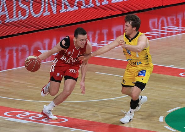 04 06 2021, Semi final BBL Play off, FCB Basketball vs Ludwigsburg, Audi Dome Muenchen , in picture Zan Mark Sisko FCB Basketball vs Jordan Hulls Ludwigsburg Riesen