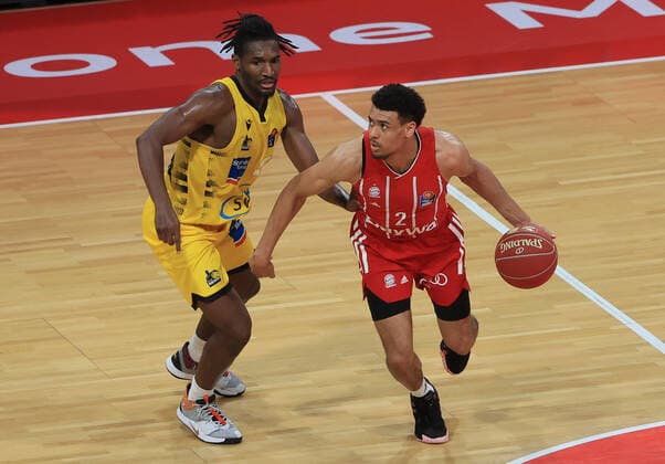 04 06 2021, BBL Play off, FCB Basketball vs Ludwigsburg, Audi Dome Muenchen , in picture Jalen Smith Ludwigsburg Riesen vs Wade Baldwin FCB Basketball