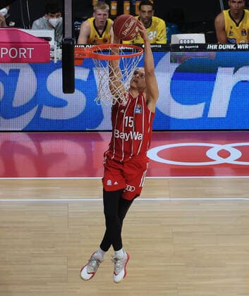 04 06 2021, BBL Play off, FCB Basketball vs Ludwigsburg, Audi Dome Muenchen , in picture Robin Amaize FCB Basketball on his own