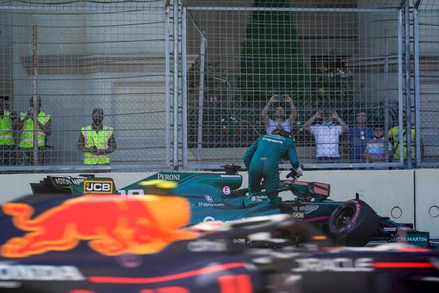 June 5, 2021, Baku, Azerbaijan: LANCE STROLL of Canada and Aston Martin F1 Team is seen after crashing during the qualifying session of the 2021 FIA Formula 1 Azerbaijan Grand Prix at Baku City Circuit in Baku, Azerbaijan. Baku Azerbaijan - ZUMAg147 20210605_zap_g147_008 Copyright: xJamesxGasperottix