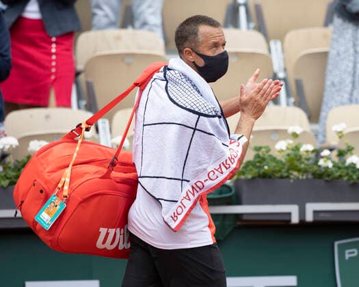 Philipp Kohlschreiber GER applauds and says goodbye to the fans after his defeat Copyright: xJuergenxHasenkopfx