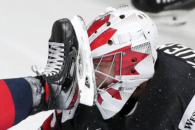 Bilder des Jahres 2021, Sport 06 Juni Sport Themen der Woche KW22 Sport Bilder des Tages RIGA, LATVIA - JUNE 5, 2021: Goalie Darcy Kuemper of Canada in action in a 2021 IIHF World Championship, WM, Weltmeisterschaft semifinal match against the USA at Arena Riga. Natalia Fedosenko TASS  TS103C43