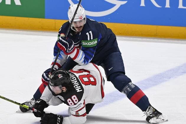Eishockey, WM, Halbfinale, USA - Kanada Andrew Mangiane of Canada is roughed by of Brian Boyle USA during semi-final match USA vs Canada at the 2021 IIHF Ice hockey, Eishockey World Championships in Riga, Latvia on Saturday, May 5, 2021. Canada won 2-4. Riika, Riga Latvia LKFTJ20210605164213CCMW  Copyright: xJussixNukarix