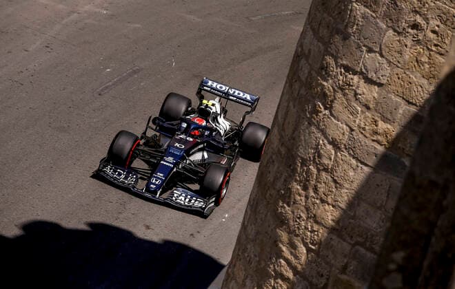 10 GASLY Pierre (fra), Scuderia AlphaTauri Honda AT02, action during the Formula 1 Azerbaijan Grand Prix 2021 from June 04 to 06, 2021 on the Baku City Circuit, in Baku, Azerbaijan - FORMULE 1 : Grand Prix d Azerbaidjan - Bakou - 05 06 2021 DPPI PANORAMIC  00121011_F12021GP06AZE_JK104997