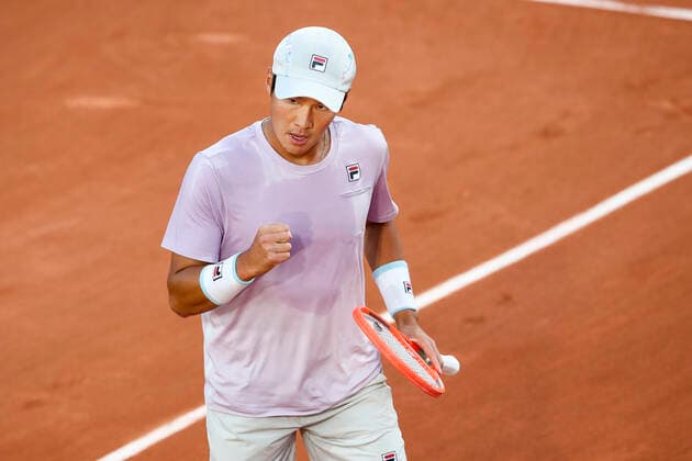 TENNIS - French Open 2021 PARIS,FRANCE,05.June.21 - TENNIS - ATP, Tennis Herren World Tour, French Open, Roland Garros, Grand Slam. Image shows the rejoicing of Soonwoo Kwon (KOR).  GEPAxpictures xPatrickxSteiner