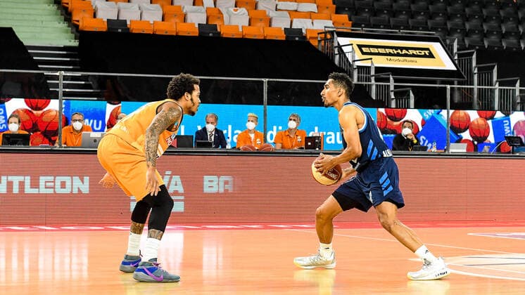 GER, BBL, Play offs, ratiopharm ulm vs Alba Berlin 05 06 2021, ratiopharm arena, Neu Ulm, GER, BBL, Play offs, ratiopharm ulm vs Alba Berlin, pictured Troy Caupain Ulm, 23 , Maodo Lo Berlin, 0 nordphotoxGmbHx xHafner nph00200