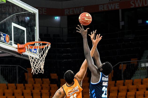 GER, BBL, Play offs, ratiopharm ulm vs Alba Berlin 05 06 2021, ratiopharm arena, Neu Ulm, GER, BBL, Play offs, ratiopharm ulm vs Alba Berlin, in the picture Isaiah Wilkins Ulm, 11 and Jean Marc Christ Koumadje Berlin, 21 at the rebound nordphotoxGmbHx xHafner nph00200