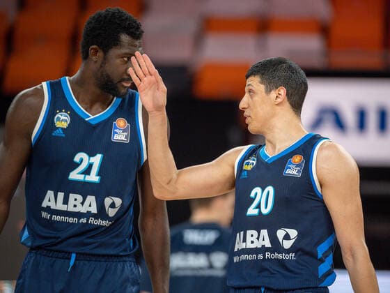 Christ Koumadje Alba Berlin, 21 , Simone Fontecchio Alba Berlin, 20 , Ratiopharm Ulm vs Alba Berlin, basketball, playoffs, game 4, season 2020 2021, 05 06 2021, Ratiopharm Ulm vs Alba Berlin, basketball, playoffs, game 4, season 2020 2021, 05 06 2021 New Ulm Copyright: xEibner-Pressefoto SaschaxWaltherx EP_EER