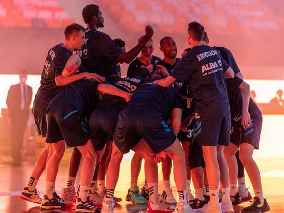 Berliners in the team circle, Ratiopharm Ulm vs Alba Berlin, basketball, playoffs, game 4, 2020 2021 season, 05 06 2021, Ratiopharm Ulm vs Alba Berlin, basketball, playoffs, game 4, 2020 2021 season, 05 06 2021 New Ulm Copyright: xEibner-Pressefoto SaschaxWaltherx EP_EER