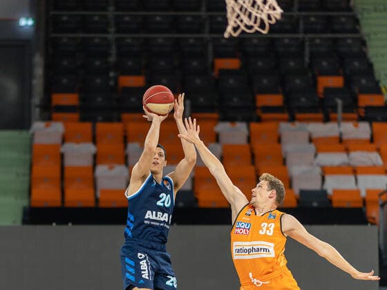 Simone Fontecchio Alba Berlin, 20 , Patrick Heckmann Ratiopharm Ulm 33 , Ratiopharm Ulm vs Alba Berlin, basketball, playoffs, game 4, season 2020 2021, 05 06 2021, Ratiopharm Ulm vs Alba Berlin, basketball, playoffs, game 4, season 2020 2021, 05 06 2021 New Ulm Copyright: xEibner-Pressefoto SaschaxWaltherx EP_EER