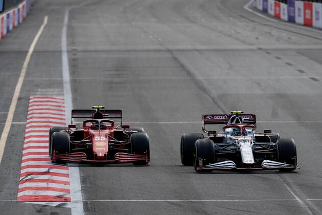 99 GIOVINAZZI Antonio (ita), Alfa Romeo Racing ORLEN C41, 55 SAINZ Carlos (spa), Scuderia Ferrari SF21, action during the Formula 1 Azerbaijan Grand Prix 2021 from June 04 to 06, 2021 on the Baku City Circuit, in Baku, Azerbaijan - FORMULE 1 : Grand Prix d Azerbaidjan - Bakou - 06 06 2021 DPPI PANORAMIC  00121012_V2_0168JPG