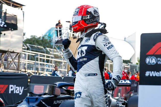GASLY Pierre (fra), Scuderia AlphaTauri Honda AT02, celebrates his P3 during the Formula 1 Azerbaijan Grand Prix 2021 from June 04 to 06, 2021 on the Baku City Circuit, in Baku, Azerbaijan FORMULE 1 : Grand Prix d Azerbaidjan - Bakou - 06 06 2021 DPPI PANORAMIC  _V2_0815