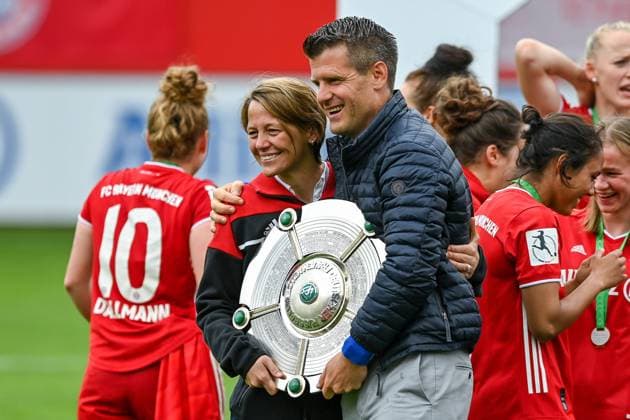 f li Bianca Rech Teammanager, FCB and Coach Jens Scheuer Coach, Headcoach, FC Bayern München, FCB with the Championship Cup, 06 06 2021, Munich Germany , Football, Flyeralarm Frauen Bundesliga, FC Bayern München SG Eintracht Frankfurt, DFB DFL REGULATIONS PROHIBIT ANY USE OF PHOTOGRAPHS AS IMAGE SEQUENCES AND OR QUASI VIDEO xslx