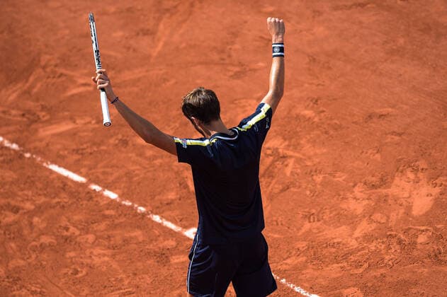 Attitude - Joie de Daniil MEDVEDEV ( Russie ) TENNIS : Roland Garros 2021 - Internationaux de France - 06 06 2021 FedericoPestellini Panoramic 