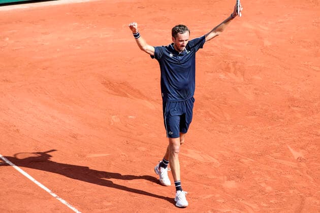 TENNIS - French Open 2021 PARIS,FRANCE,06.June.21 - TENNIS - ATP, Tennis Herren World Tour, French Open, Roland Garros, Grand Slam. Image shows the rejoicing of Daniil Medvedev (RUS).  GEPAxpictures xPatrickxSteiner