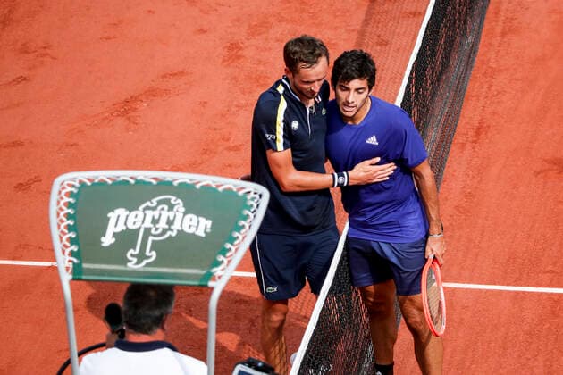 TENNIS - French Open 2021 PARIS,FRANCE,06.June.21 - TENNIS - ATP, Tennis Herren World Tour, French Open, Roland Garros, Grand Slam. Image shows Daniil Medvedev (RUS) and Christian Garin (CHI).  GEPAxpictures xPatrickxSteiner