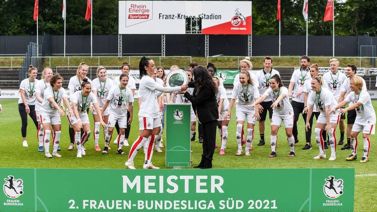 The team of 1 FC Cologne, Champion of the 2 Womens Bundesliga South 2020 2021, Cup presentation, 06 06 2021, Cologne Germany , Football, 2 Womens Bundesliga South, 1 FC Cologne SG 99 Andernach, DFB DFL REGULATES PROHIBIT ANY USE OF PHOTOGRAPHS AS IMAGE SEQUENCES AND OR QUASI VIDEO xmhx