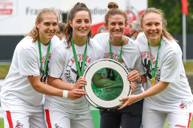 The players of 1 FC Köln with the championship cup, champion of the 2 Frauen Bundesliga Süd 2020 2021, , 06 06 2021, Cologne Germany , Football, 2 Frauen Bundesliga Süd, 1 FC Köln SG 99 Andernach, DFB DFL REGULATIONS PROHIBIT ANY USE OF PHOTOGRAPHS AS IMAGE SEQUENCES AND OR QUASI VIDEO xmhx